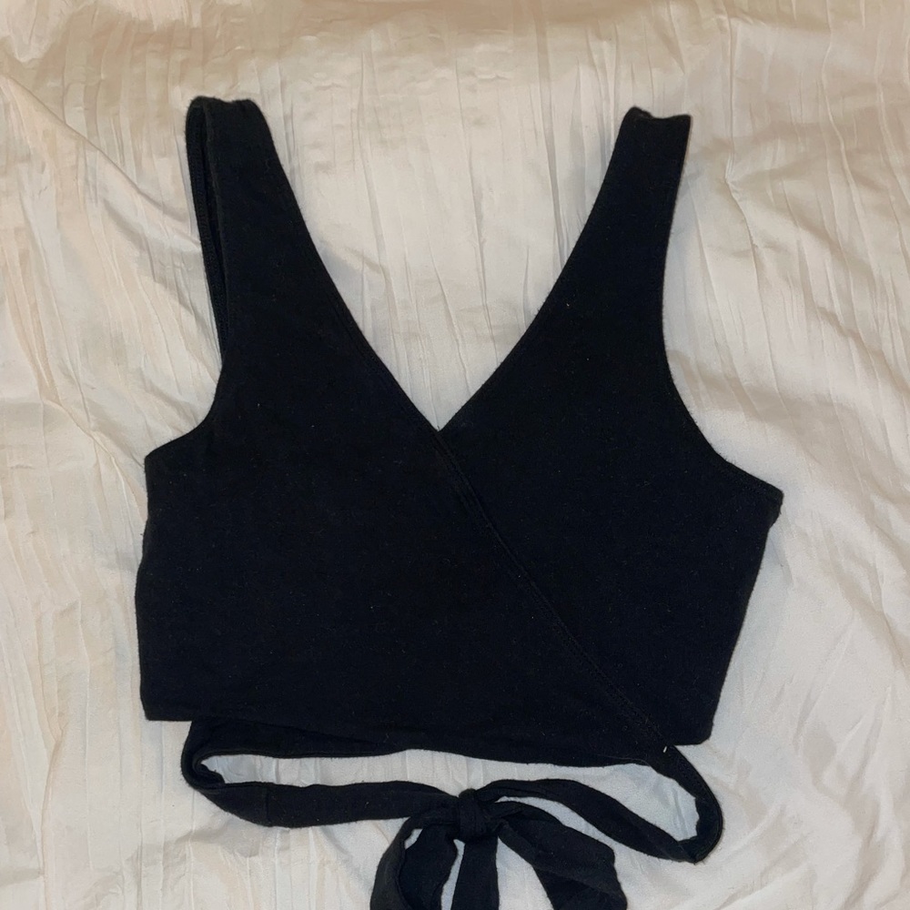 Black hollister crop top